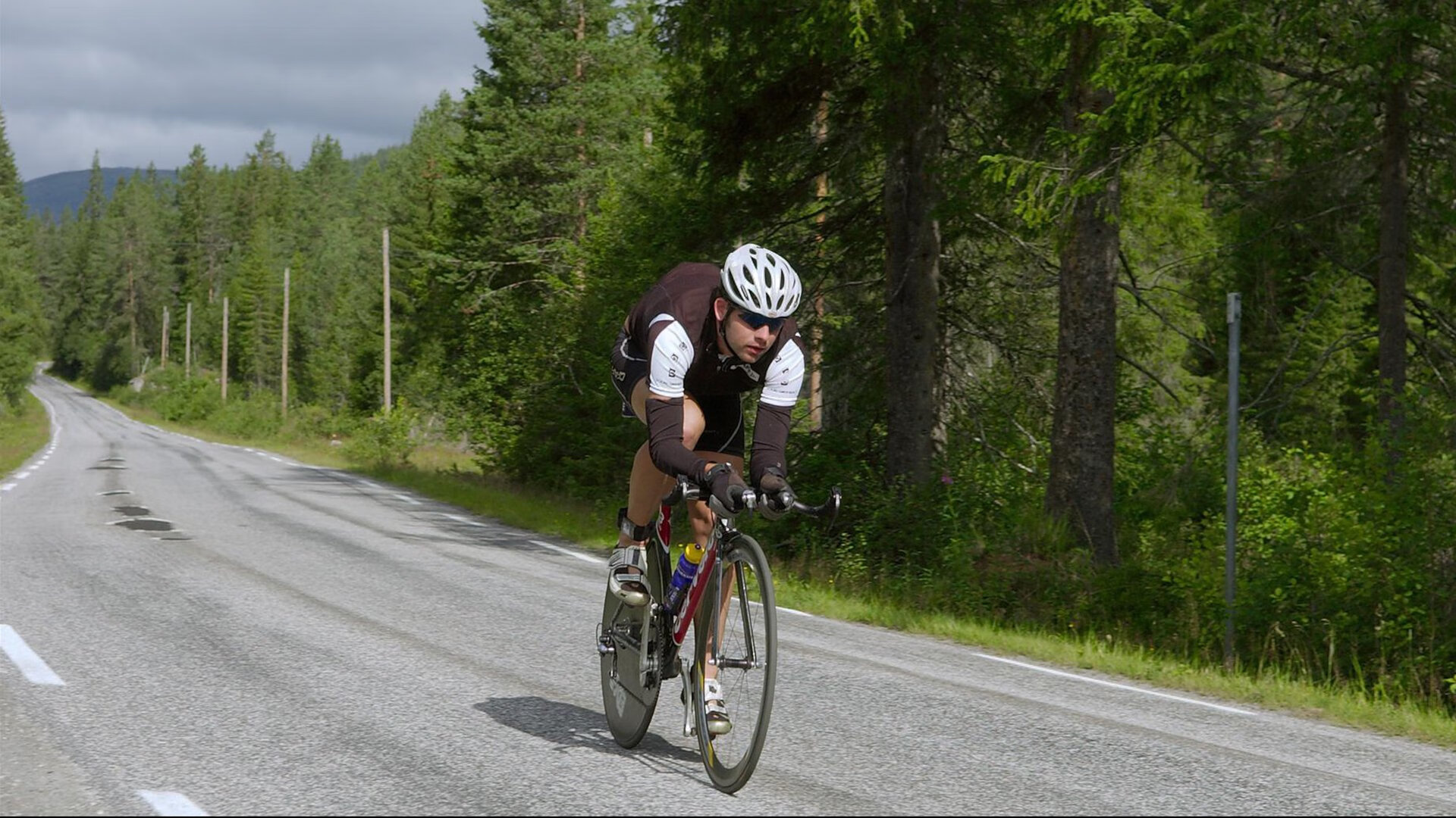 图穆亚突破防线，成为袋鼠队的关键攻击点
