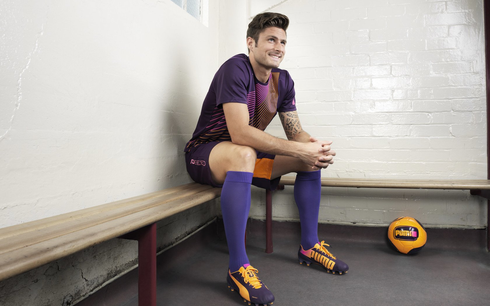 绿色足球运动场逐步普及，推动行业绿色低碳生态建设，绿色足球场怎么形容